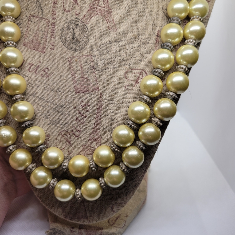 Vintage Yellow double strain Faux Pearl necklace - Picture 4 of 10